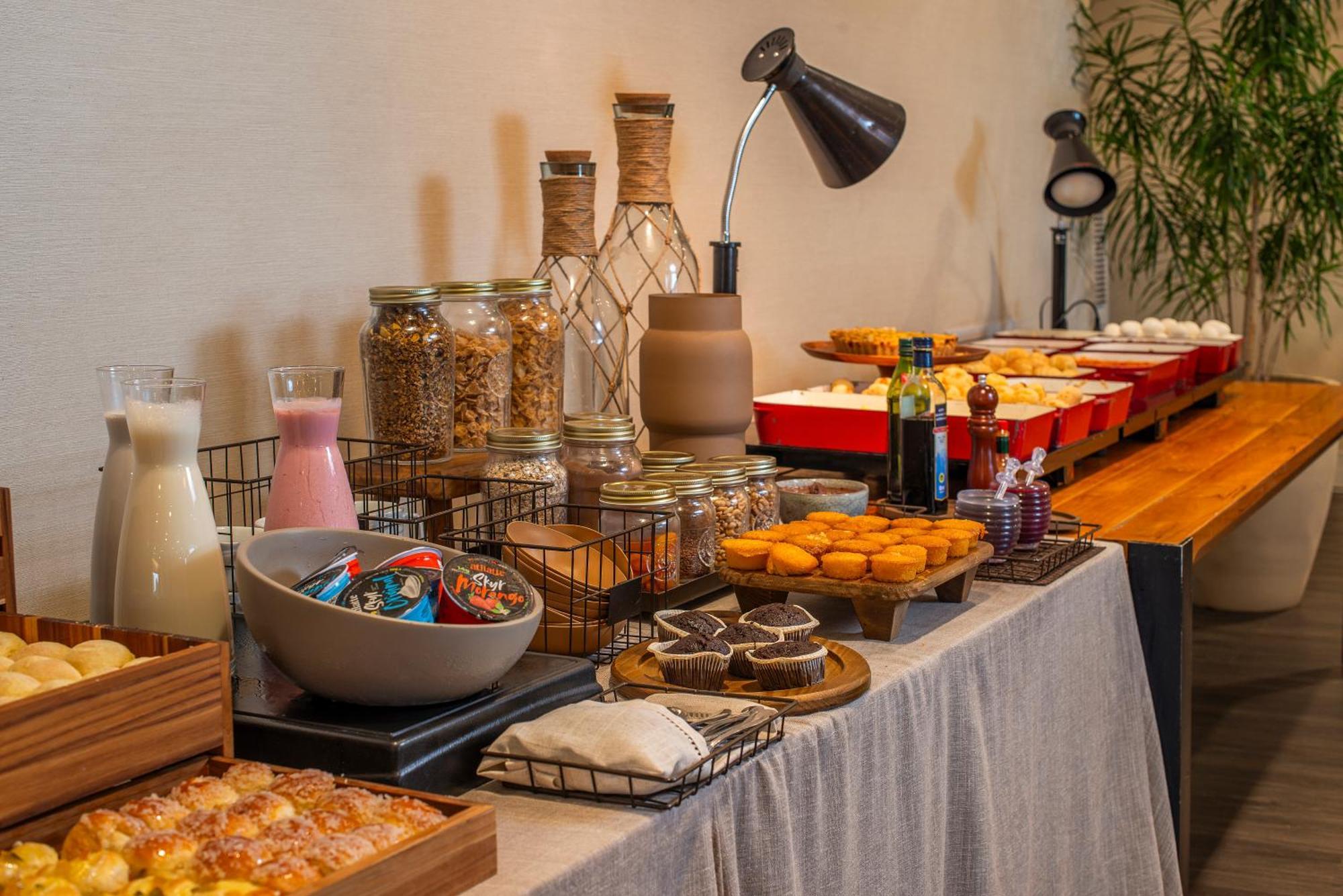 Lifestyle Laghetto Collection Hotel Rio de Janeiro Ngoại thất bức ảnh A breakfast buffet