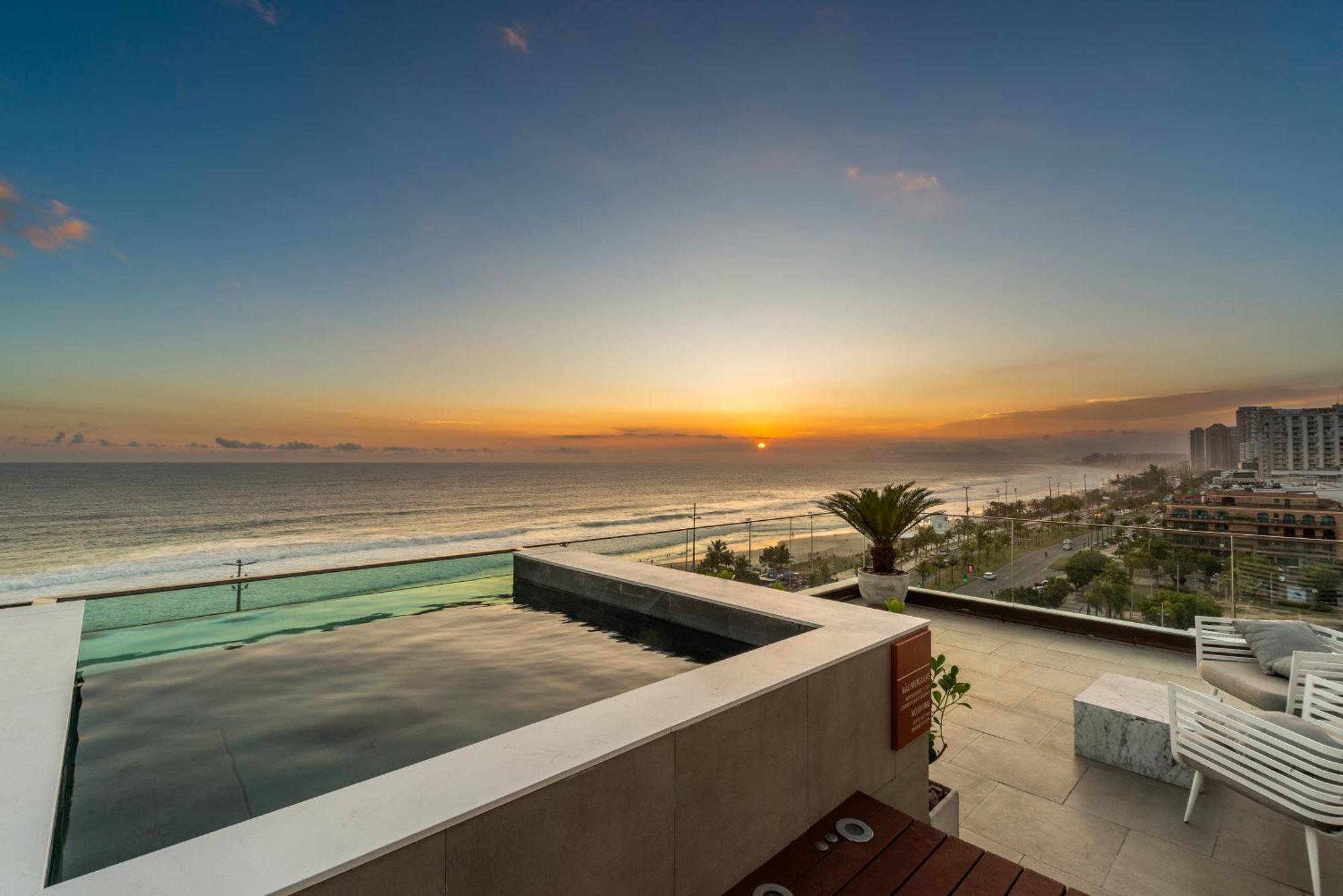Lifestyle Laghetto Collection Hotel Rio de Janeiro Ngoại thất bức ảnh Sunset at the rooftop pool