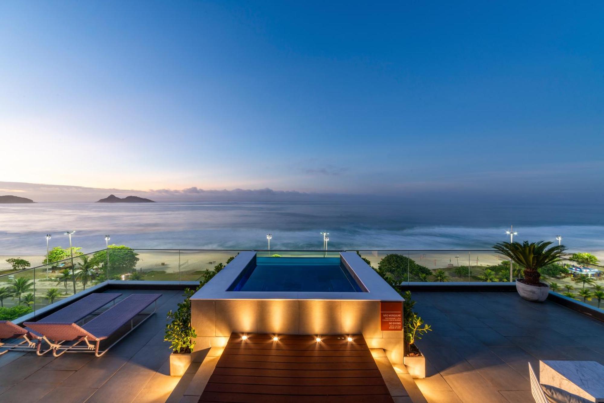 Lifestyle Laghetto Collection Hotel Rio de Janeiro Ngoại thất bức ảnh The rooftop pool at the hotel