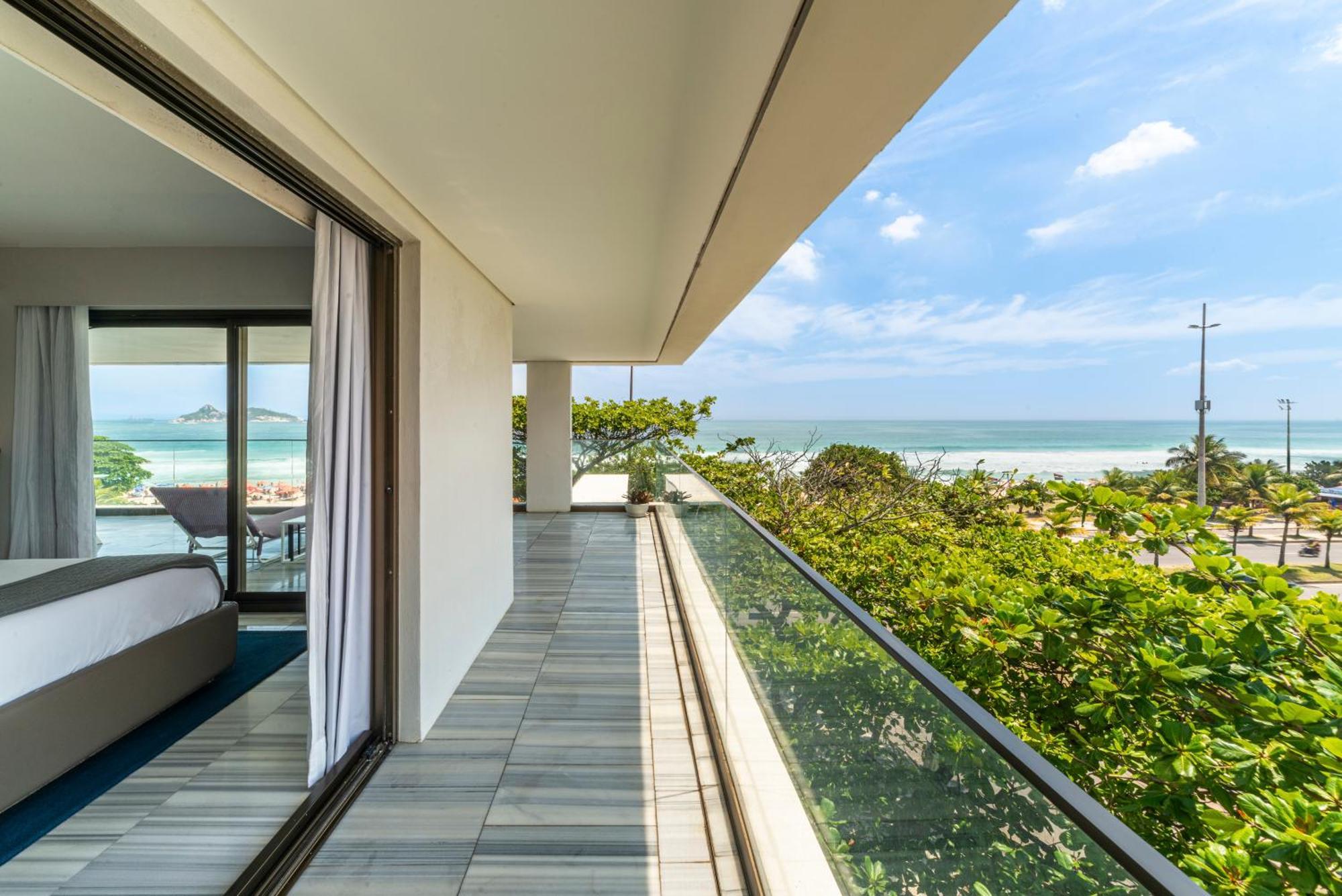 Lifestyle Laghetto Collection Hotel Rio de Janeiro Ngoại thất bức ảnh Balcony of a suite at the hotel